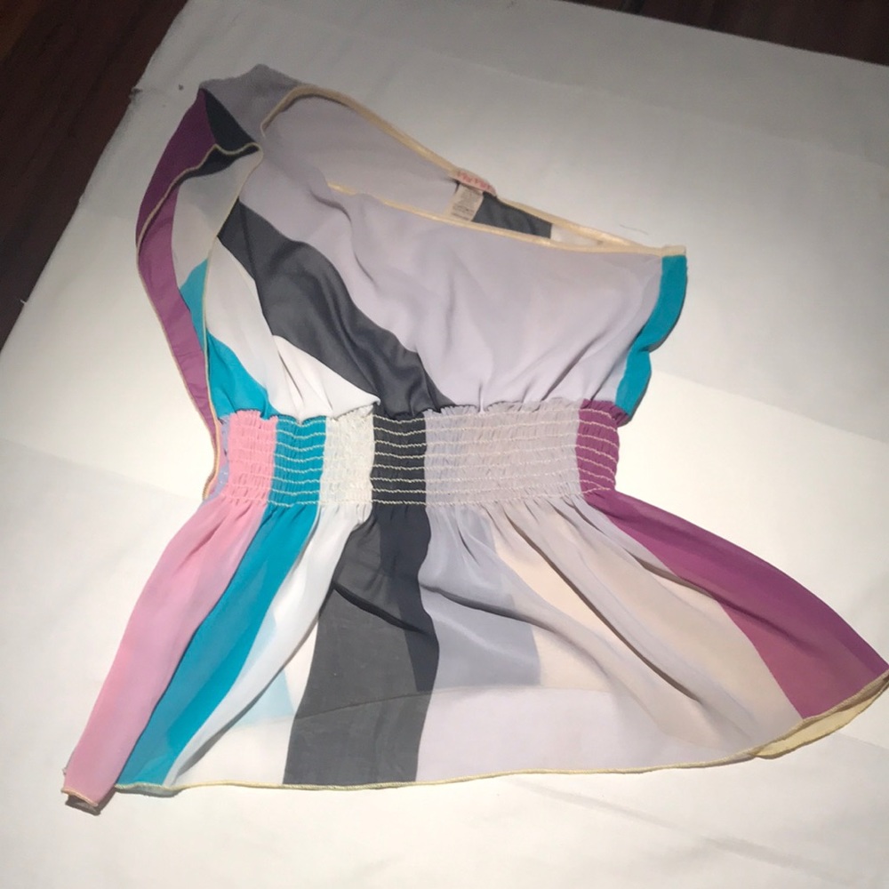 One shoulder shirt
